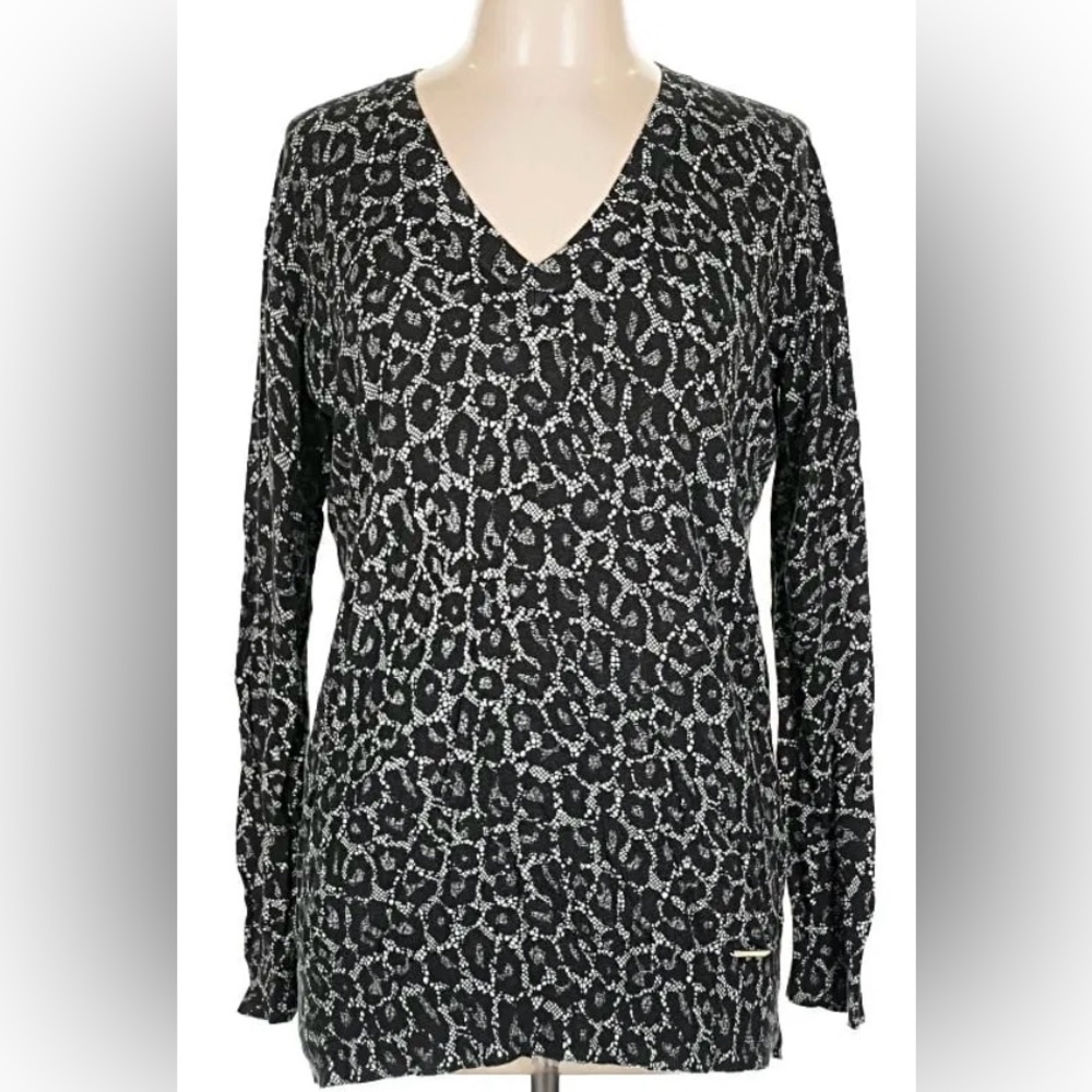 MICHAEL Michael Kors leopard print V-neck sweater in a black&white. Sz. S